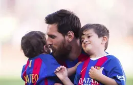 Không bận tâm Quả bóng vàng, Messi chỉ đau đầu vì hai cậu quý tử