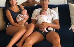 CR7 "mát lòng mát dạ" nhờ bạn gái và con trai