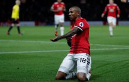 Mourinho "ngơ ngác" không tin vào siêu phẩm của Ashley Young