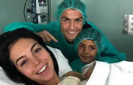 C.Ronaldo lần đầu khoe ảnh "công chúa nhỏ" lên mạng xã hội