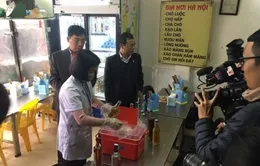 Hà Nội truy tìm cơ sở kinh doanh rượu khiến 4 người ngộ độc nặng