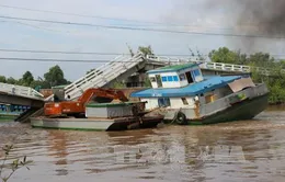 Vụ sập cầu tại Cà Mau: Sà lan gây tai nạn chở quá tải trọng