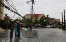 Hệ thống lưới điện tại Phú Yên tê liệt sau lũ