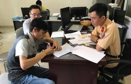 Phạt 3,2 triệu, tước bằng 2 tháng đối với tài xế đi vào đường ưu tiên