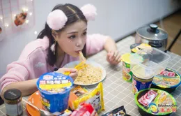 Cô gái xinh đẹp nặng 43kg có khả năng "ăn cả thế giới" khiến dân mạng tò mò