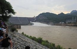 Đóng 1 cửa xả đáy hồ thủy điện Tuyên Quang vào 12h