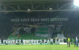 Màn xếp giấy đặc biệt của các CĐV Saint-Etienne