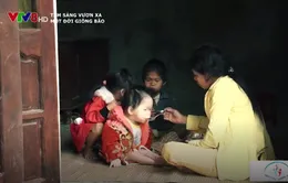 Nỗi lòng của những đứa trẻ chờ Tết để được ăn mỳ tôm
