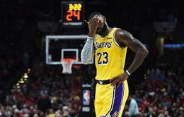 Lebron James ra mắt thất bại trong màu áo Lakers