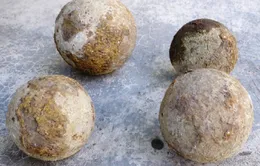 Bình Định: phát hiện 4 quả đạn thần công trong khi đào giếng