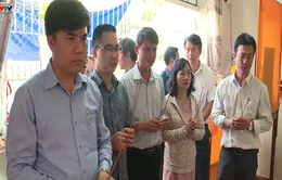 Bộ Giáo dục - Đào tạo thăm các gia đình bị thiệt hại do sạt lở tại Nha Trang