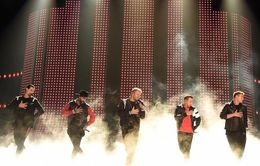 Tái hợp tại The Voice Mỹ, Backstreet Boys “đốt cháy” sân khấu