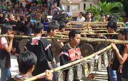 Tiếng cồng chiêng giữa phố