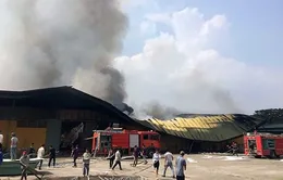 Cháy lớn tại xưởng gỗ rộng hơn 1.500m2 ở Hưng Yên