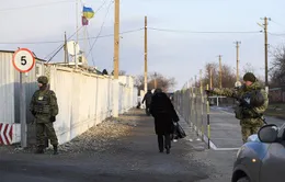 Ukraine hạn chế nhập cảnh với công dân Nga
