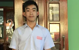 Trao bằng khen học sinh nhặt 50 triệu đồng trả cho người mất