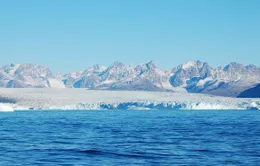 Băng trên đảo Greenland tan giữa mùa đông