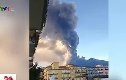 Núi lửa Etna phun trào khiến sân bay Italy tê liệt