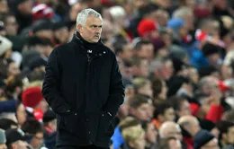 MU bị tố đối xử "cạn tàu ráo máng" với HLV Mourinho