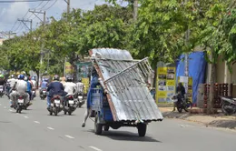Nguy hiểm rình rập từ xe chở hàng cồng kềnh