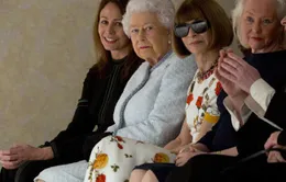 Nữ hoàng Anh xuất hiện ở Tuần lễ thời trang London