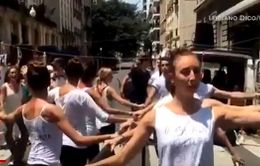 Vũ công ballet tại Argentina biểu tình