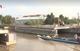 Hậu Giang: Xây cầu gần 30 tỷ đồng lại không có độ tĩnh thông thuyền