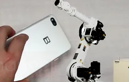 Robot được đưa vào dây chuyền sản xuất Bphone 2018