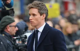 Eddie Redmayne tiễn biệt nhà vật lý thiên tài Stephen Hawking lần cuối