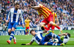 Được yêu mến hơn Messi, sao Espanyol thích thú tặng quà fan nhí