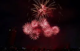 [Video] "Đại tiệc" pháo hoa và âm nhạc của Đội Ba Lan