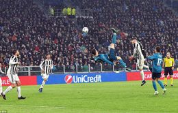 Cris Ronaldo "xe đạp chổng ngược", CĐV Juventus bật dậy… vỗ tay