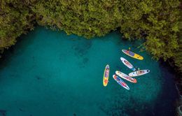 "Thời tiết này đi đâu?":  Chèo thuyền SUP trên hồ Hoà Bình