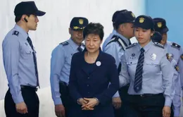 Cựu Tổng thống Hàn Quốc Park Geun-hye bị tuyên xử 24 năm tù giam