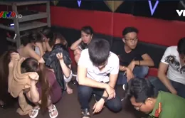 Vĩnh Long: Đột kích quán karaoke, gần 100 thanh niên dương tính với ma túy