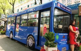 Thú vị xe bus sách tại đường sách Nguyễn Văn Bình