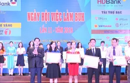 Ngày hội việc làm Trường ĐH Ngân hàng TP.HCM với nhiều hoạt động phong phú