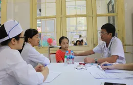 Khám, phát thuốc miễn phí cho 1.500 trẻ em ở Hà Nội