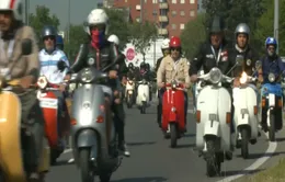 Italy diễu hành mừng 50 năm ra đời dòng xe Vespa Primavera