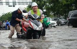 TP.HCM: Đường ngập nặng dù siêu máy bơm được đưa vào hoạt động