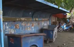 Cần Thơ: Nhà chờ xe bus trở thành nơi buôn bán, tập kết rác