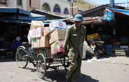 Nắng kéo dài đến chiều, đẩy nhiệt độ tăng nhanh tại miền Trung