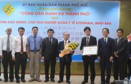 Trao danh hiệu "Công dân danh dự thành phố Huế"