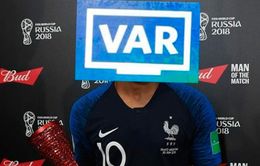 Ảnh chế chung kết FIFA World Cup™ 2018: VAR mới là "cầu thủ" xuất sắc nhất