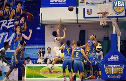 VBA 2018: Hanoi Buffaloes vất vả giành chiến thắng, trở lại cuộc đua ngôi đầu