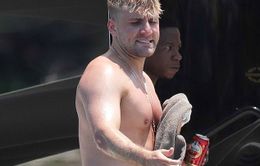 Bị chê béo, Luke Shaw khoe thân hình rắn chắc như… Rooney