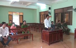 18 tháng tù cho đối tượng đập phá quán karaoke và đánh công an