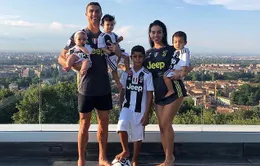 Cả nhà Ronaldo mặc áo Juventus, nguyện chung tình với Bianconeri