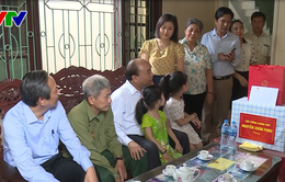 Thủ tướng thăm và tặng quà gia đình chính sách tại Quảng Bình