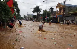 Sơn La: Hàng hóa trong siêu thị bị lũ cuốn trôi